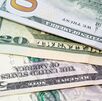 La diferencia entre ambos precios se conoce como spread.