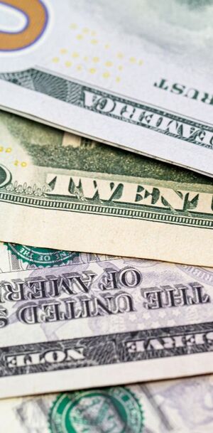 La diferencia entre ambos precios se conoce como spread.