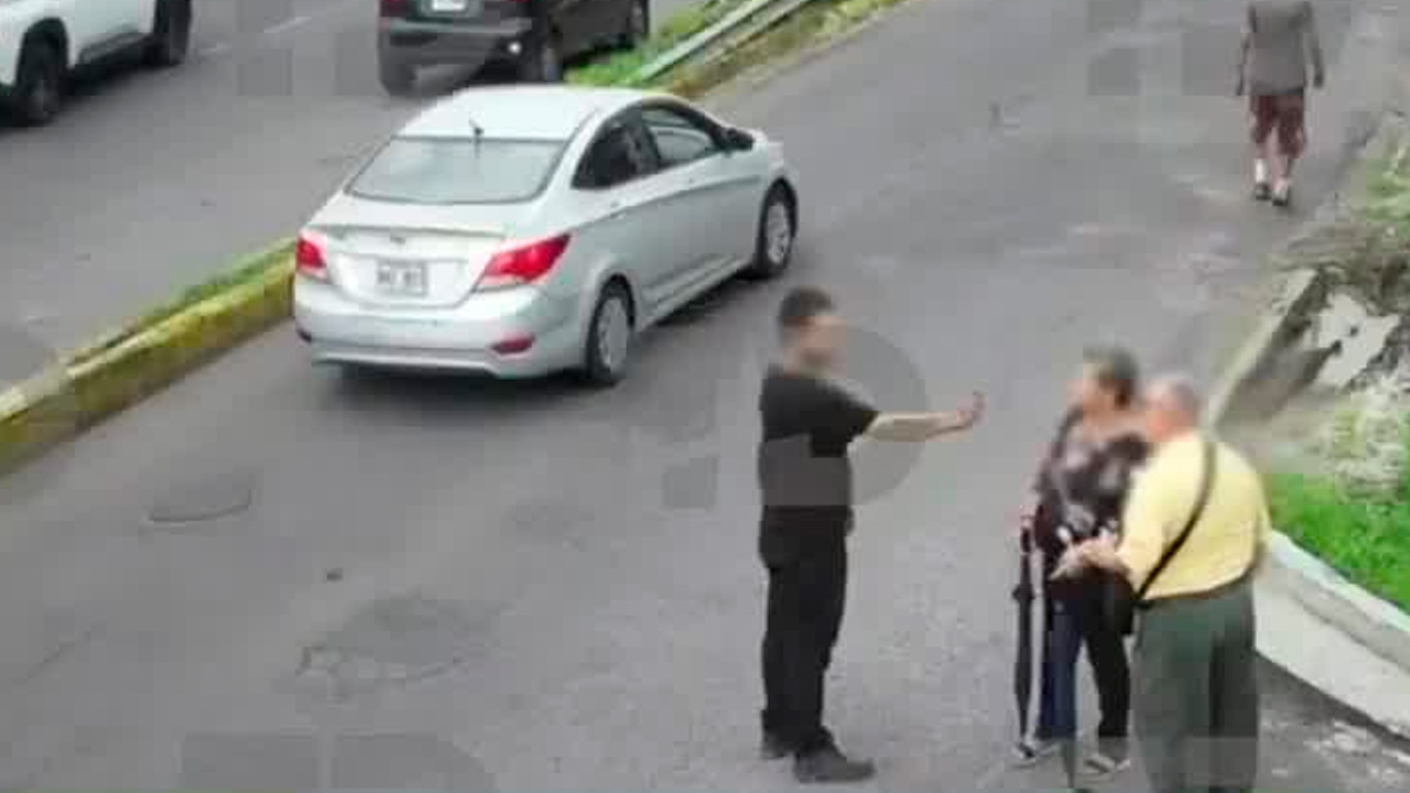 Conductor de DiDi agrede con gas pimienta a dos adultos mayores