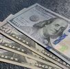 La diferencia entre ambos precios se conoce como spread.