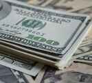 La diferencia entre ambos precios se conoce como spread.