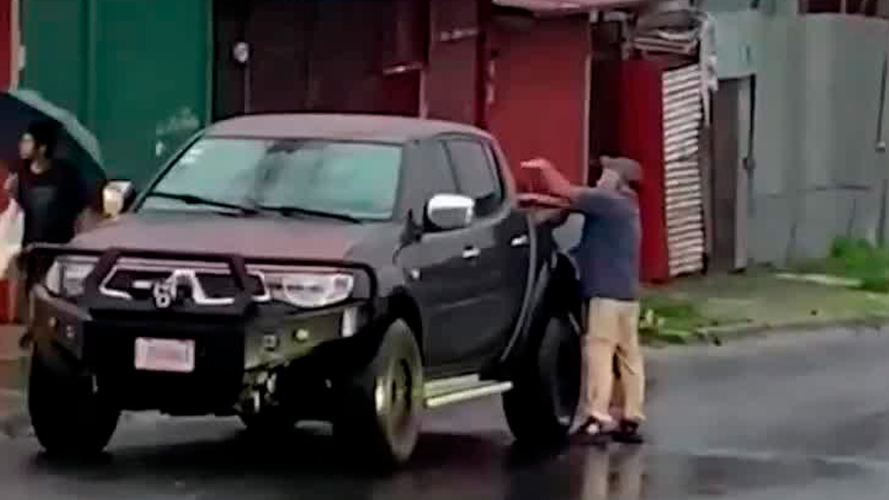 Discusión por 25 colones terminó en una amenaza dentro de una panadería