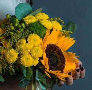 El amarillo está relacionado con la felicidad y la celebración por la vida.