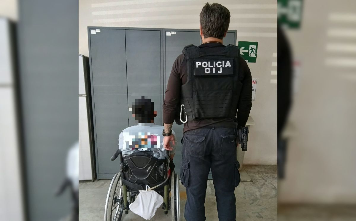 Sospechoso detenido por los agentes judiciales. (OIJ)