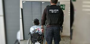 Sospechoso detenido por los agentes judiciales. (OIJ)