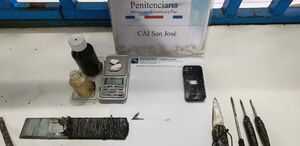 Objetos decomisados por los oficiales. (Ministerio de Justicia)
