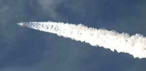 El megacohete desplegó en órbita los 26 satélites Starlink. (Foto por RONALDO SCHEMIDT / AFP)