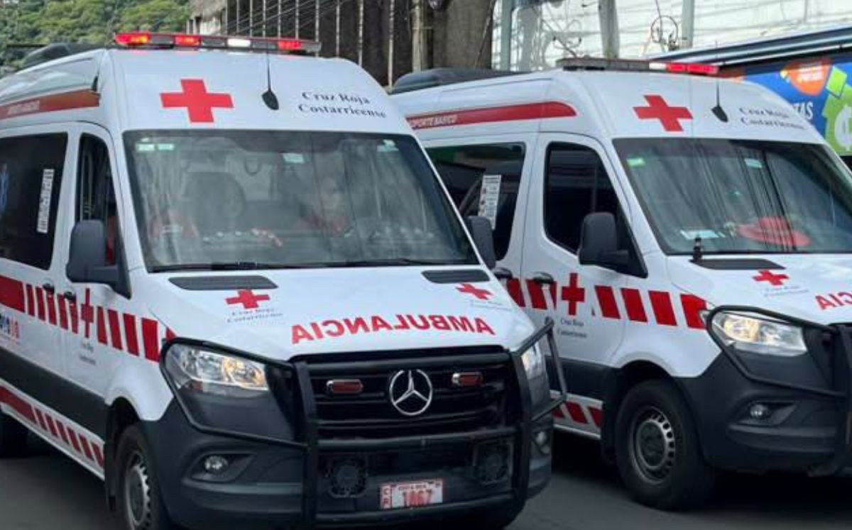 Los equipos de emergencia permanecen en la zona.