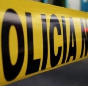 Agentes judiciales empezaron la investigación del caso.