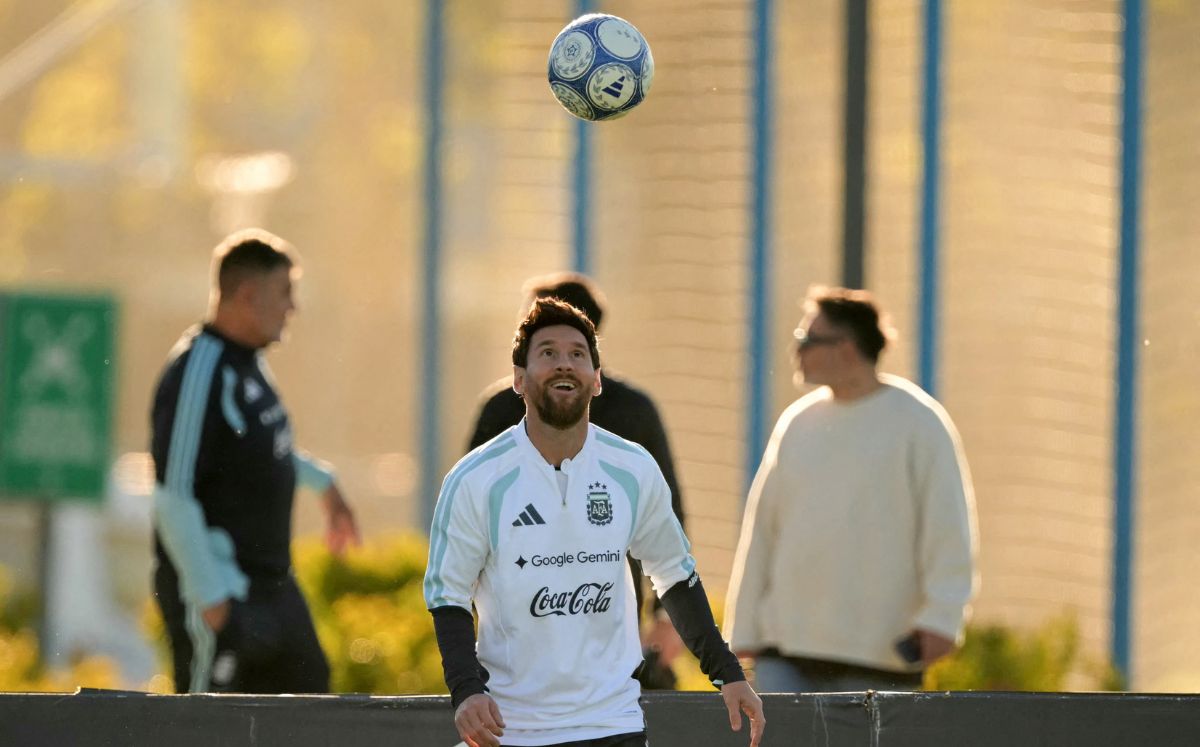 Messi deja la selección tras 21 años, 207 partidos y 125 goles. (Foto por JUAN MABROMATA / AFP)