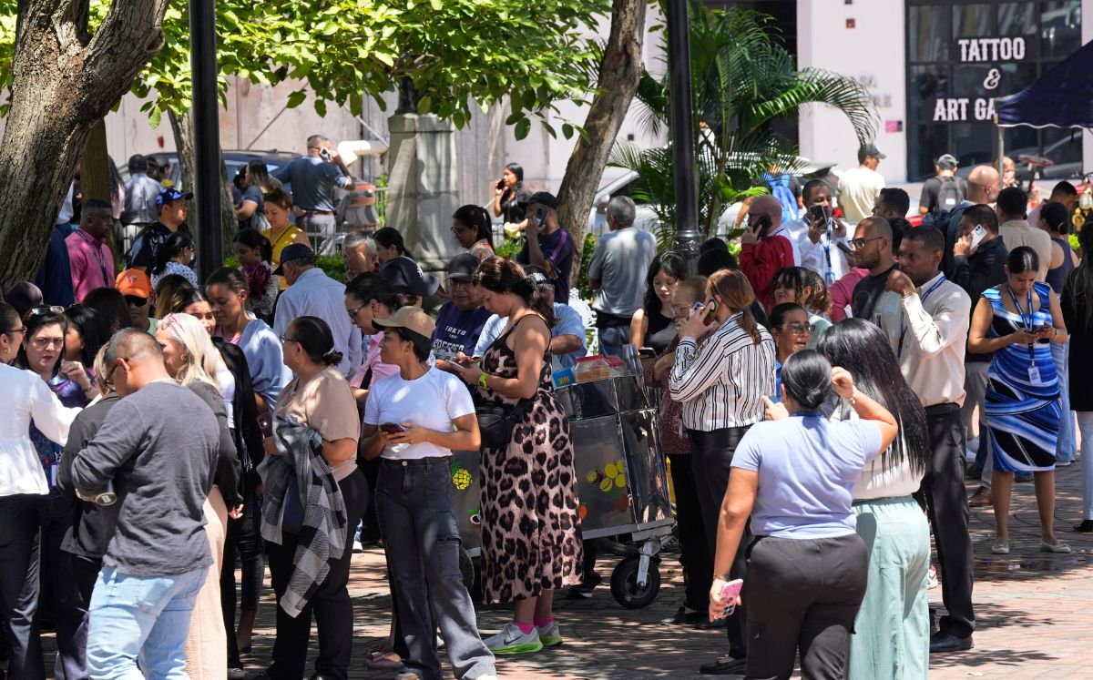 Según los informes preliminares, el temblor se sintió en todo el país. (Foto por ARNULFO FRANCO / AFP)