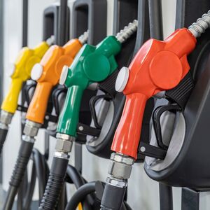 Aresep tramita posible aumento en tarifas de buses y taxis por alza del diésel
