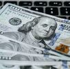 La diferencia entre ambos precios se conoce como spread.