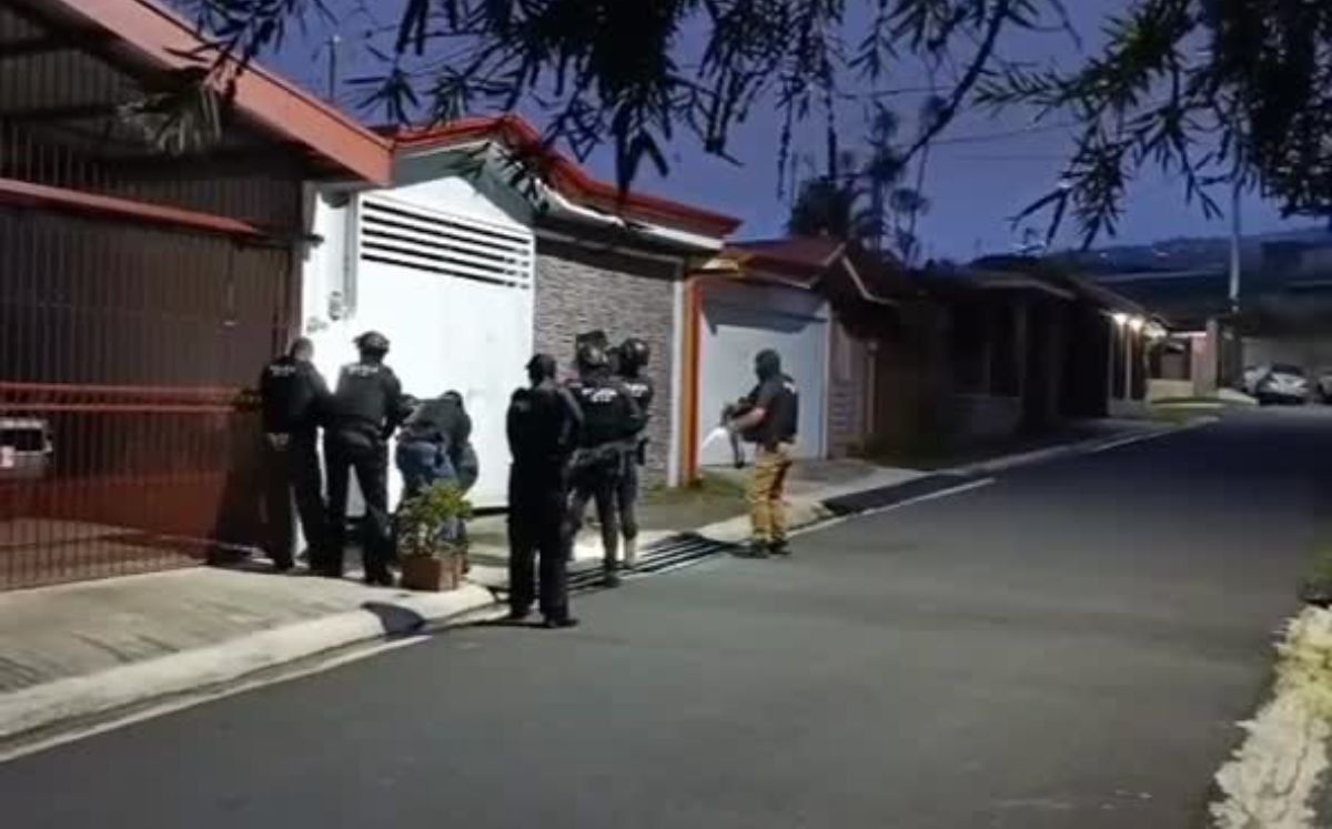 Durante el operativo detuvieron a cuatro hombres.