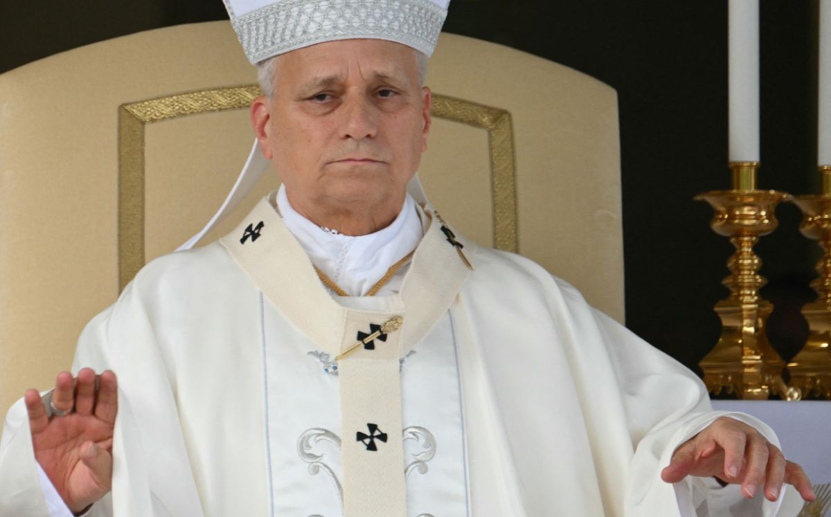 El papa  inició su recuperación tras una cirugía en la que le extirparon el lóbulo inferior del pulmón derecho. (Foto por ALBERTO PIZZOLI / AFP)