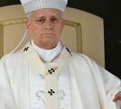 El papa  inició su recuperación tras una cirugía en la que le extirparon el lóbulo inferior del pulmón derecho. (Foto por ALBERTO PIZZOLI / AFP)