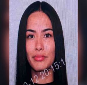 La mujer es requerida por las autoridades tras la muerte de un estadounidense. (OIJ)