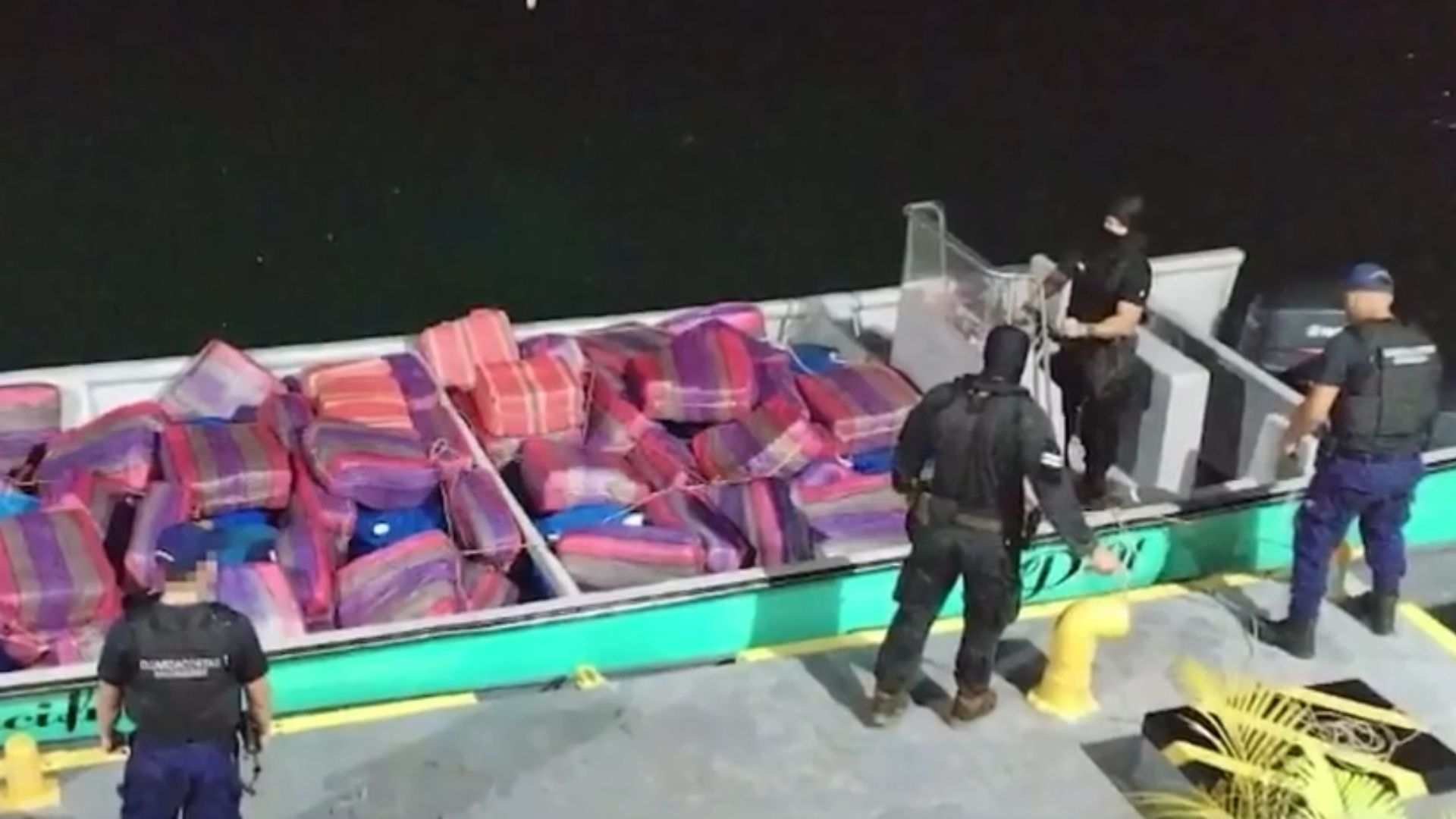 Costa Rica incauta cocaína en el Pacífico y detiene a tres colombianos