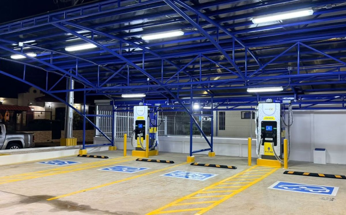 Estación de recarga rápida para vehículos eléctricos. (ICE)