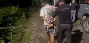 Durante el allanamiento, el OIJ decomisó un arma de fuego, marihuana y prendas de vestir. (OIJ)