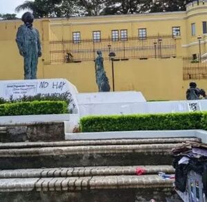 Cultura denuncia grafitis en monumentos durante protesta