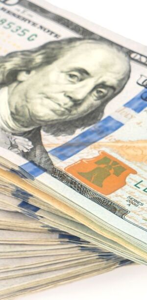 La diferencia entre ambos precios se conoce como spread.