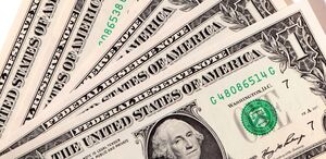 La diferencia entre ambos precios se conoce como spread.