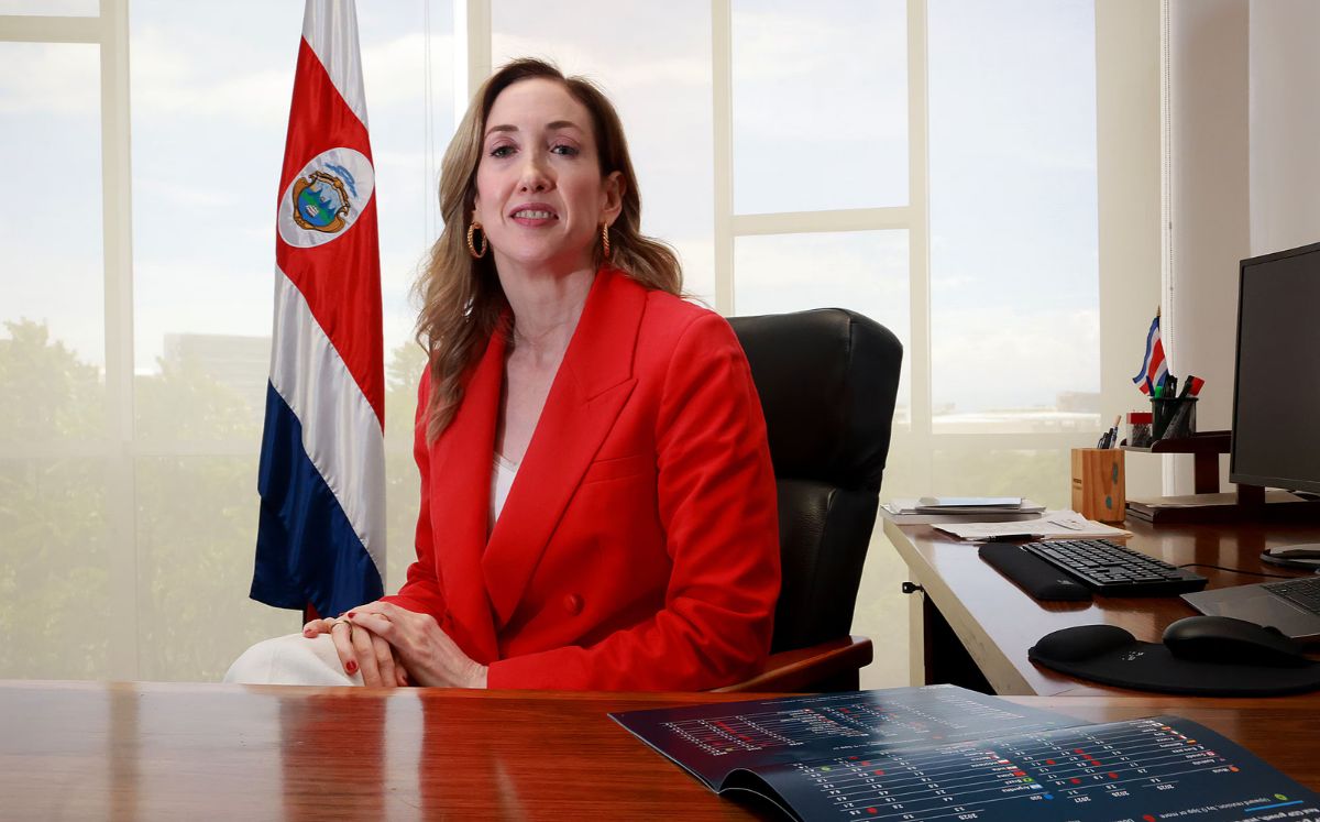 Fernández despide a ministra y frena Acuerdo Transpacífico