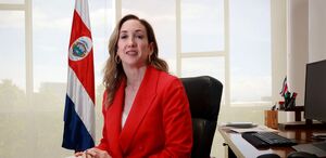 Fernández despide a ministra y frena Acuerdo Transpacífico