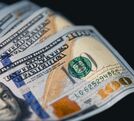 La diferencia entre ambos precios se conoce como spread.