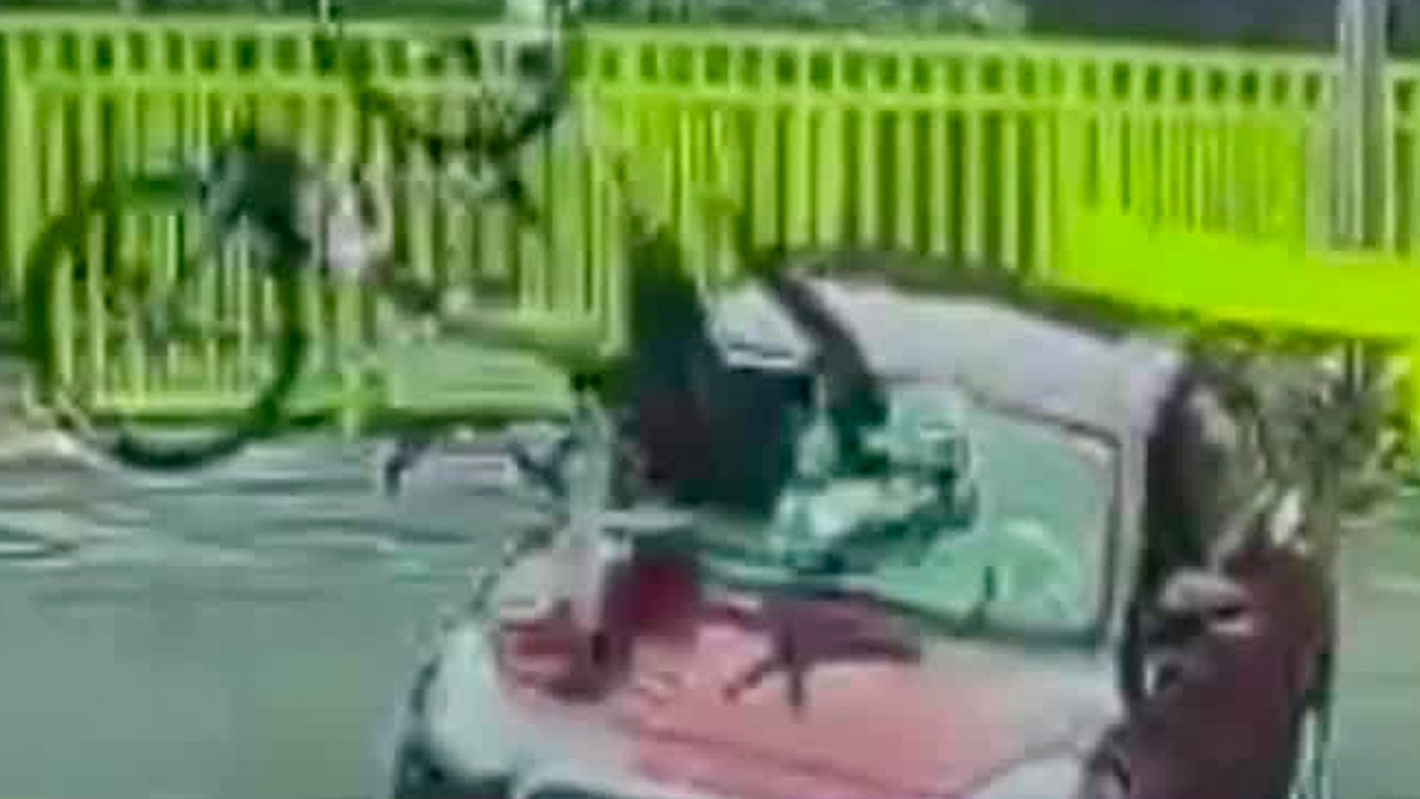 Así fue el fuerte accidente del presidente del ciclismo