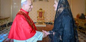 La mandataria destacó la tradición católica del país.