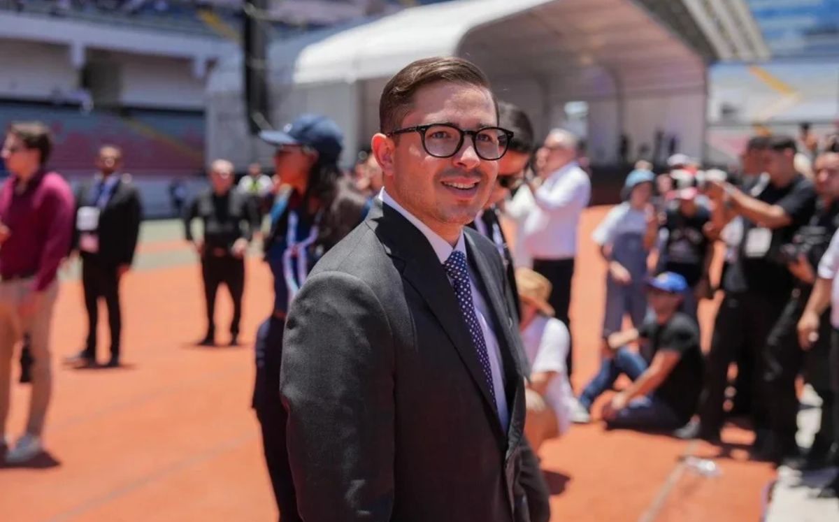 Ministro se pronuncia tras detención de agente