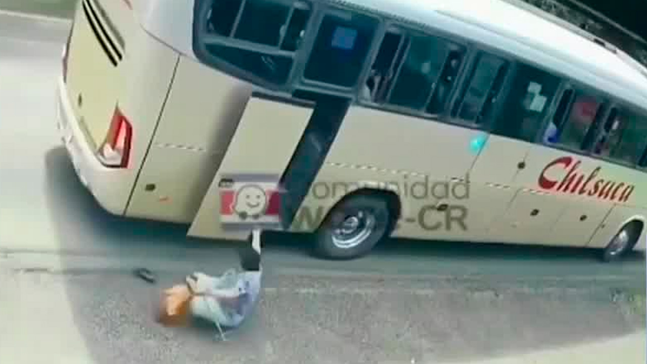 Tres mujeres sufrieron caídas al bajar de autobuses